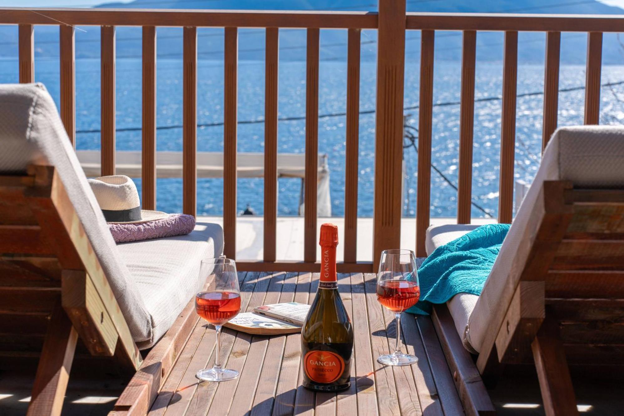 Sea Rock Apartment أيّا إفيميا المظهر الخارجي الصورة